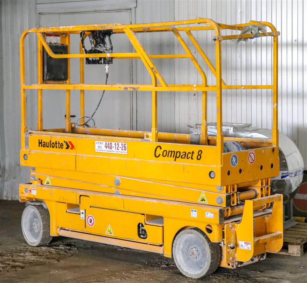 Compact scissor lift product photo