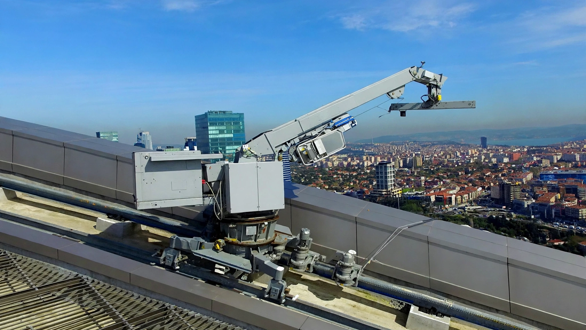 Telescopic jib crane with load hook